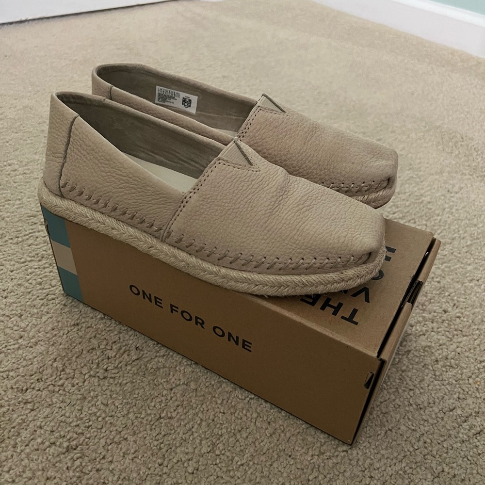 Toms classic nubuck leather 7.5 stone brown